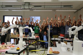 Studierende bei einem Robothon zur Mensch-Roboter-Kollaboration an der Leibniz Universität Hannover