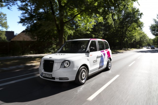 The ioki Hamburg Shuttle is a new public transport system without fixed timetables or lines, which is integrated in the tariff of the Hamburger Verkehrsverbund (HVV).