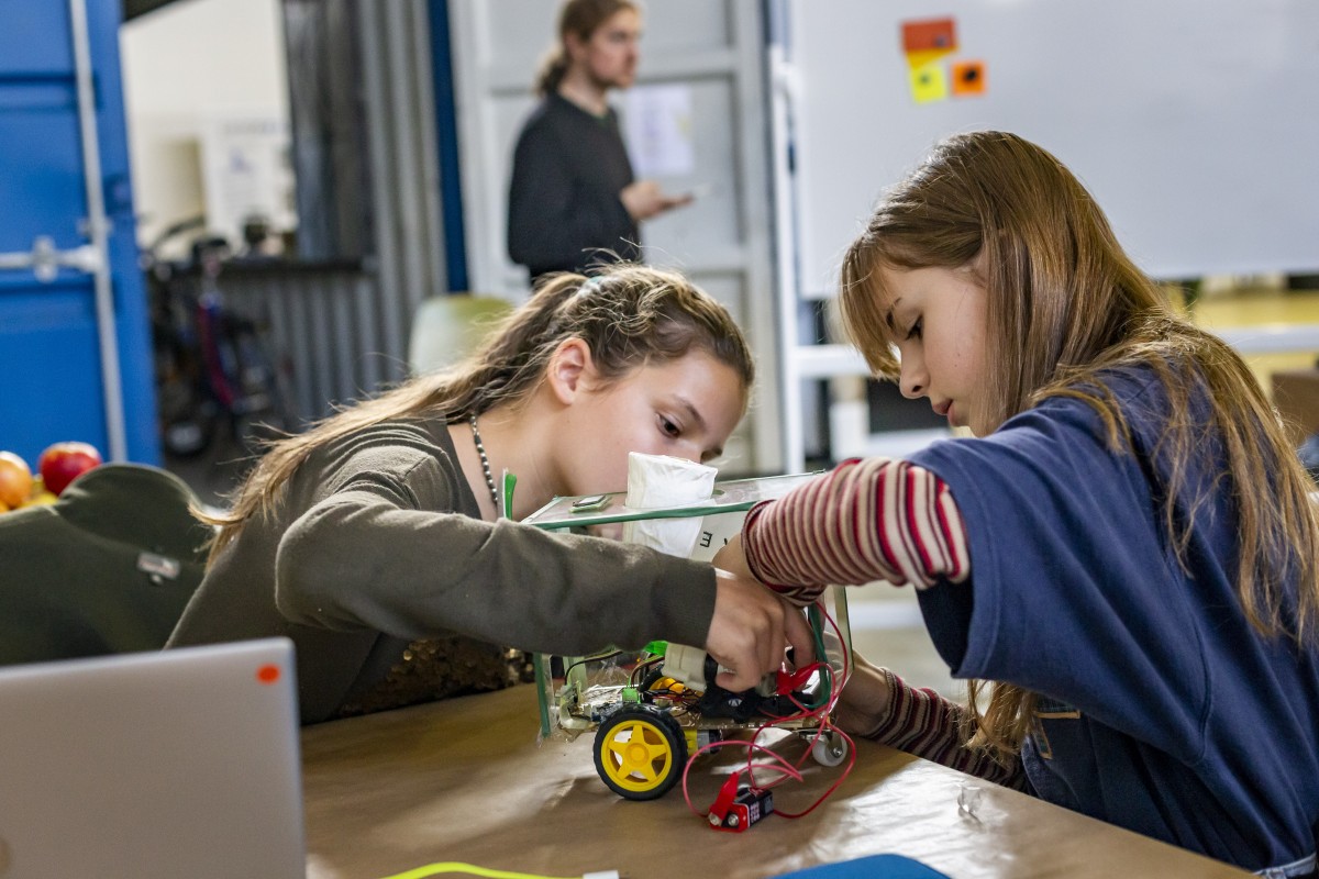 Junge Tüftler – Mobile Lernwerkstatt Für Digitale Bildung